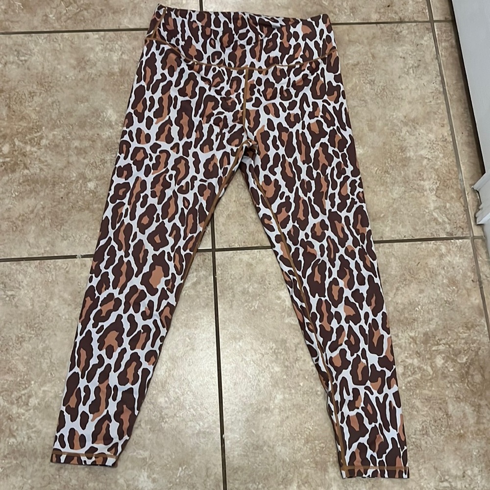 VGUC Yelete Leopard Leggings. XL